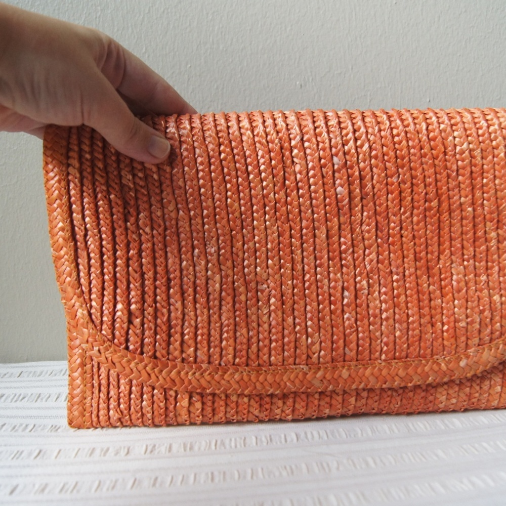 Vintage 70's Coral Straw Clutch - Picture 6 of 6